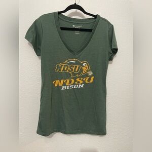 NDSU Bison V neck T-Shirt XL Colosseum North Dakota State University National